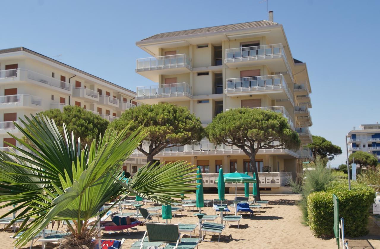 Appartamenti Diplomatic-Residence Fronte Mare-Piazza Torino-Lido Di Jesolo Buitenkant foto