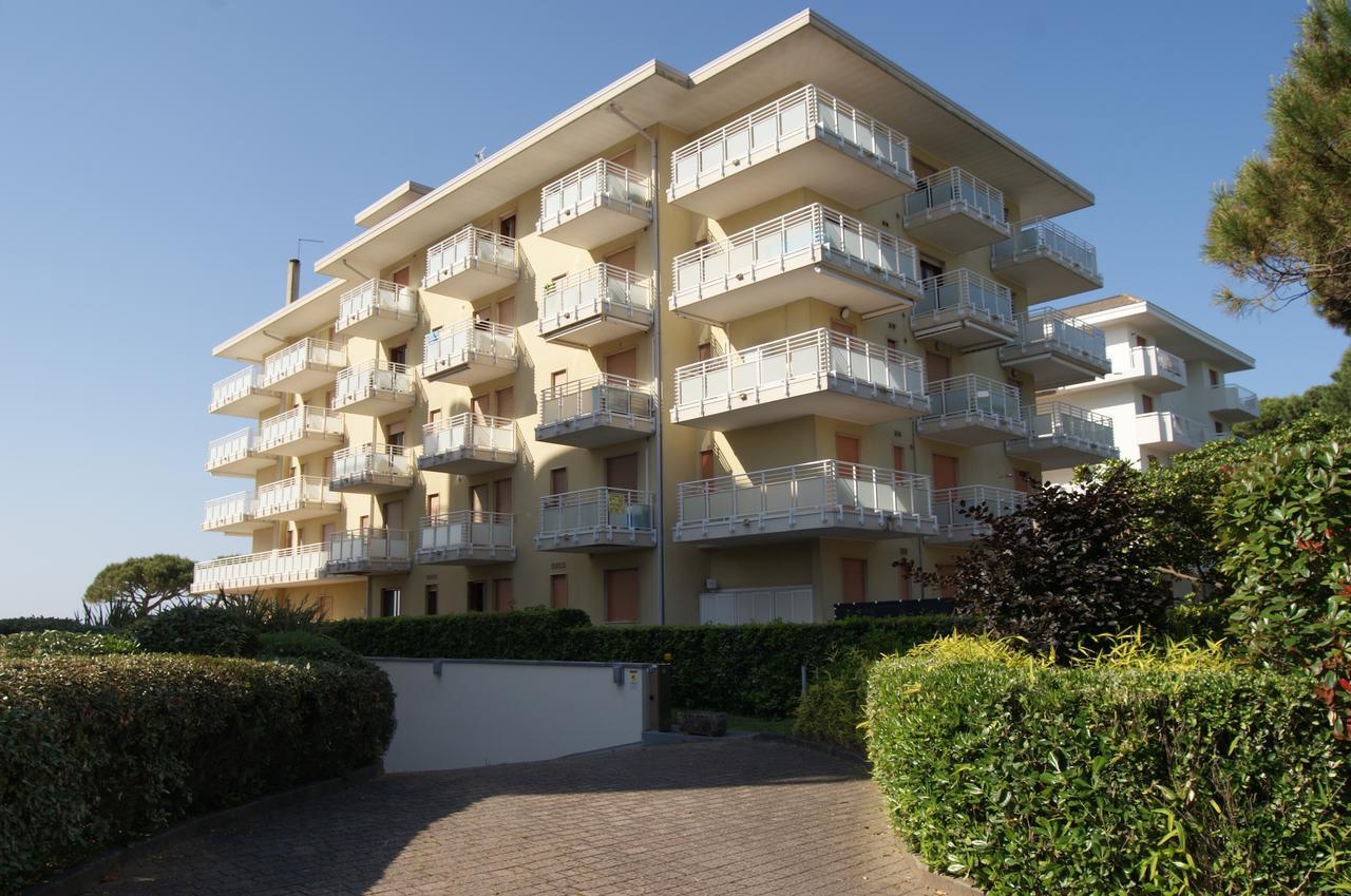 Appartamenti Diplomatic-Residence Fronte Mare-Piazza Torino-Lido Di Jesolo Buitenkant foto