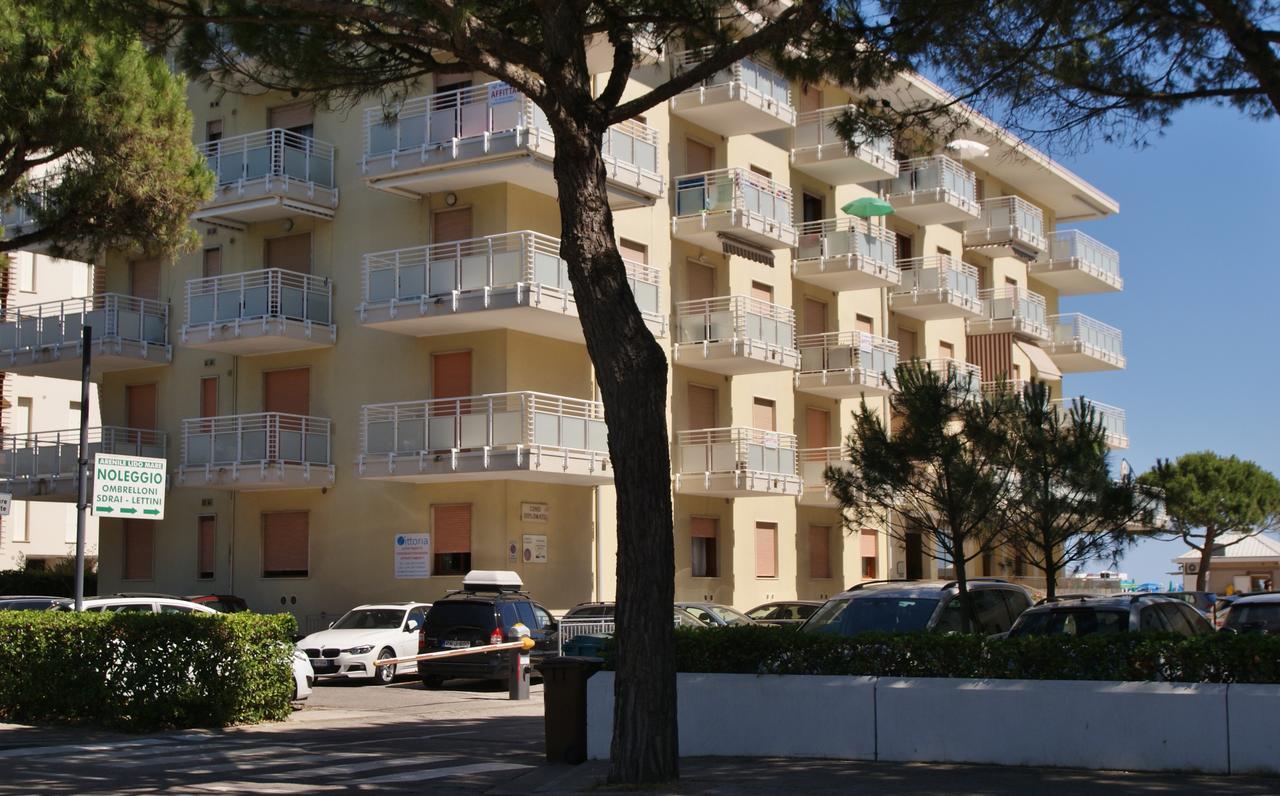 Appartamenti Diplomatic-Residence Fronte Mare-Piazza Torino-Lido Di Jesolo Buitenkant foto